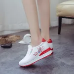 Inner raised platform shoes with round toe caps - Red