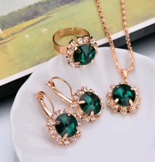 Europe And The United States Personalized Water Drop Color Diamond Necklace, Earrings, Rings Set, Shiny High-end Bridal Jewelry - Round Green