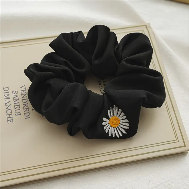 Daisy Embroidery Large Intestine Ring Black - Shop at LoveMi
