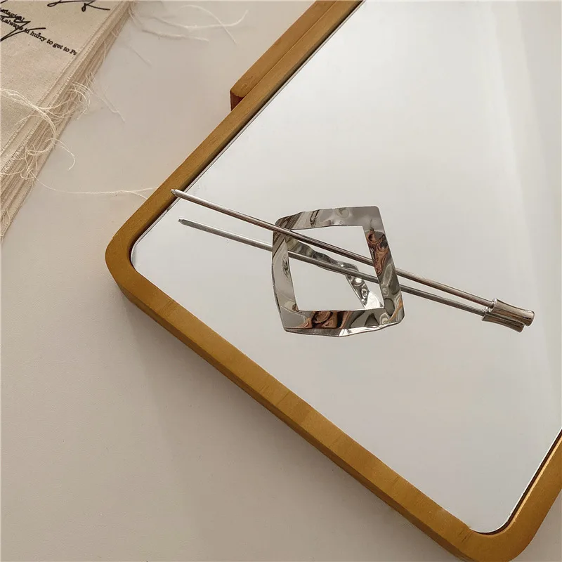 Simple Metal Wind Joker Fashion Dish Hair Hairpin - Silver