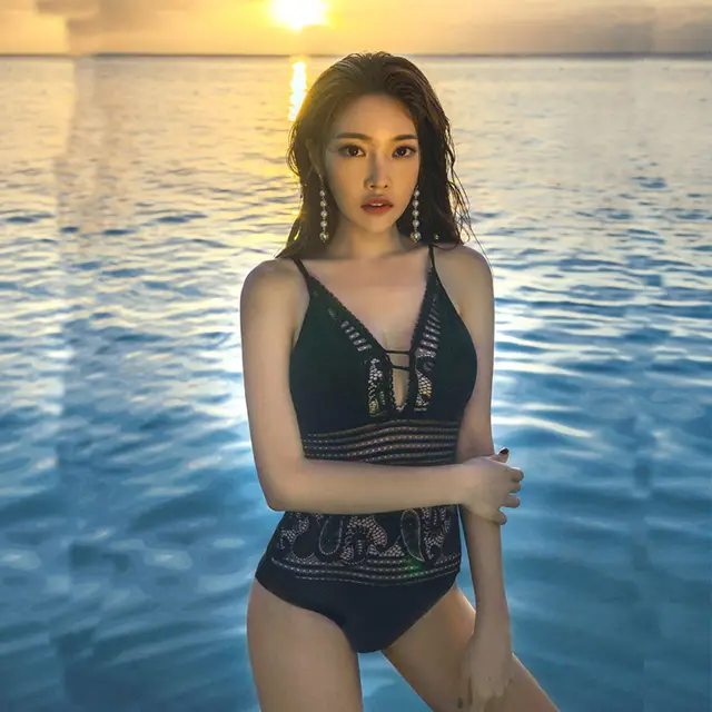 Cover Belly Slimming Conservative Slim One-Piece Triangle Swimsuit Women - Black