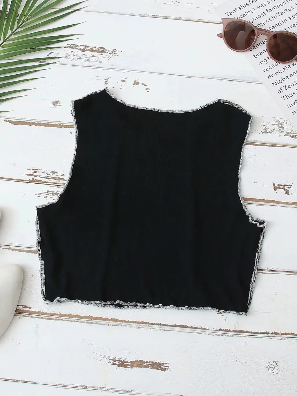 Instagram Blogger Diablo Wind's Navel-Baring, Wide-Shouldered Blazer - Black