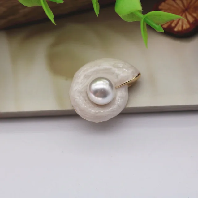 Refined Drip Glaze Pearl Small Fragrant Snail Snail Women's Brooch Pin Brooch Mixed Batch Golden White - Shop at LoveMi