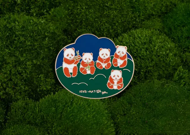 Daparo Brutalist Museum Co Branded Brown Bear Panda Original Brooch Badge Cute Queen'S Day Gift Jewelry Panda Music - Shop at LoveMi