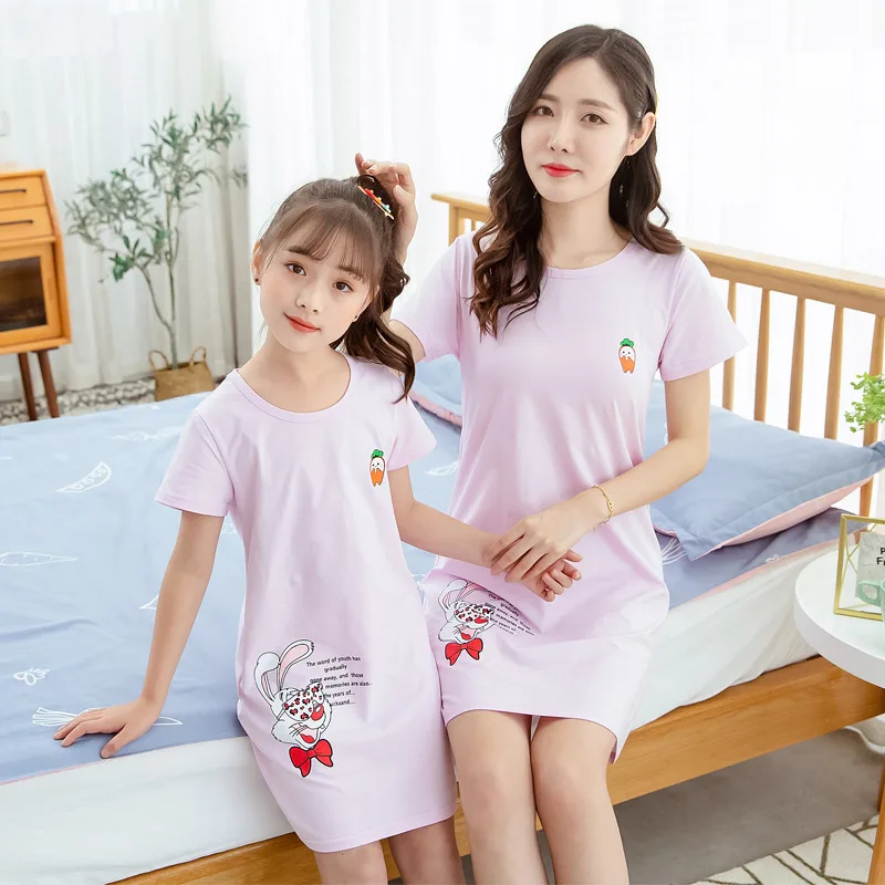 In Summer, Girl'S Short Sleeved Nightgown Is Worn By Mother, Child And Daughter - H