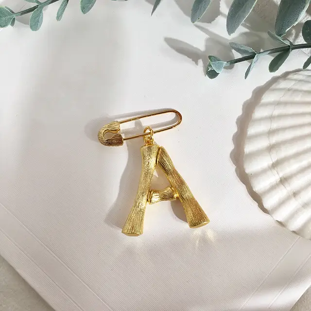 Creative And Fashionable 26 English Letter Brooches - Gold