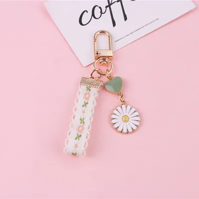 Daisy Keychain Pendant Creative Keychain Hanging - Shop at LoveMi