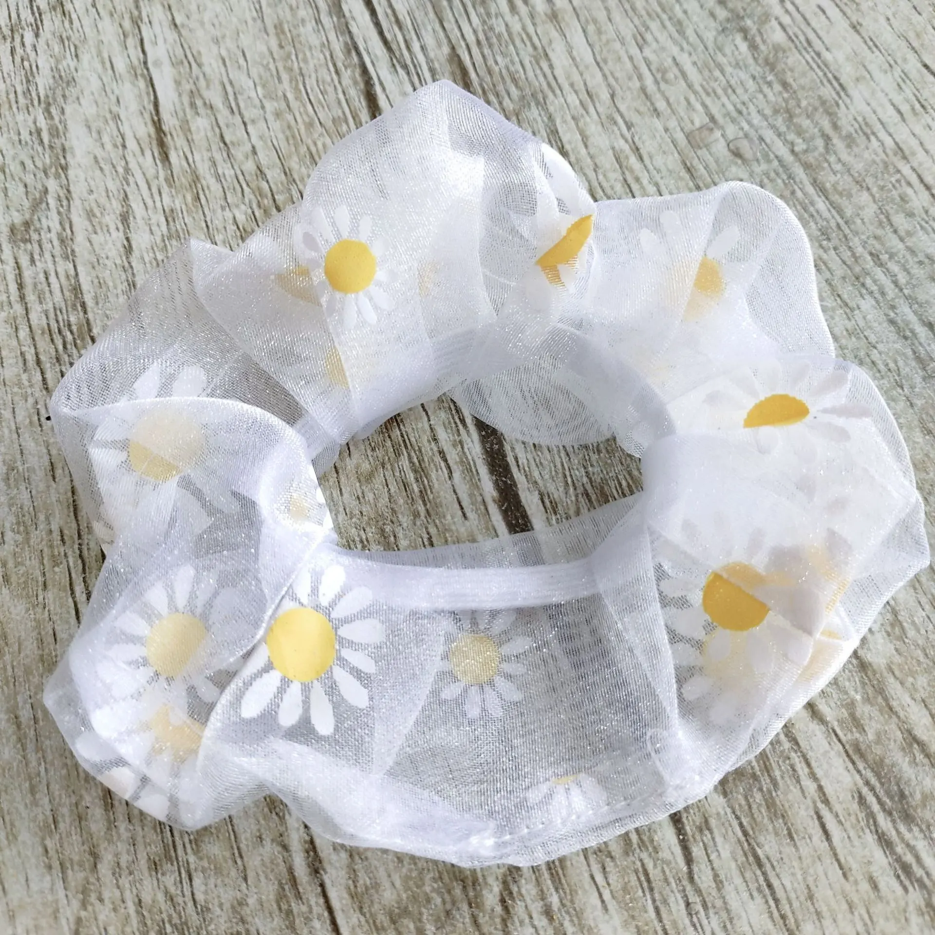 Small Daisy Large Intestine Ring Net Yarn Forest System - White