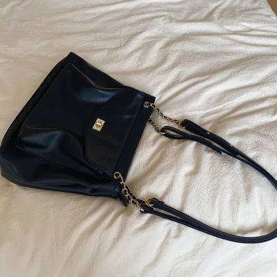Korean Version Of Fashion, Large Capacity, Simple, Retro, Wild, One shoulder, Diagonal, Large Bag Women Black - Shop at LoveMi
