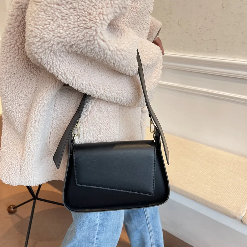 Simple Temperament Retro Women's Western Style Messenger Bag Black - Shop at LoveMi