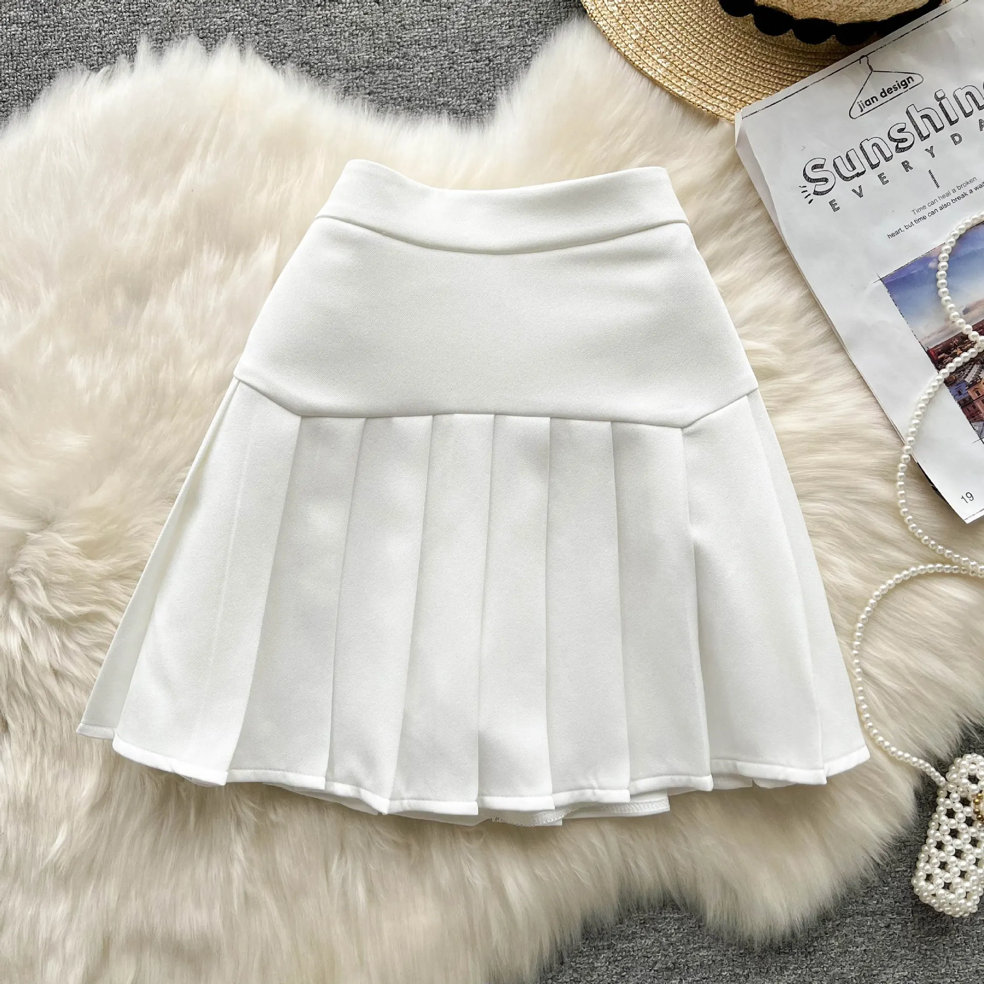 A Line Skirt With A Sense Of Design - White
