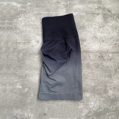 Gradient Seamless Yoga Shorts Breathable Skinny Black - Shop at LoveMi