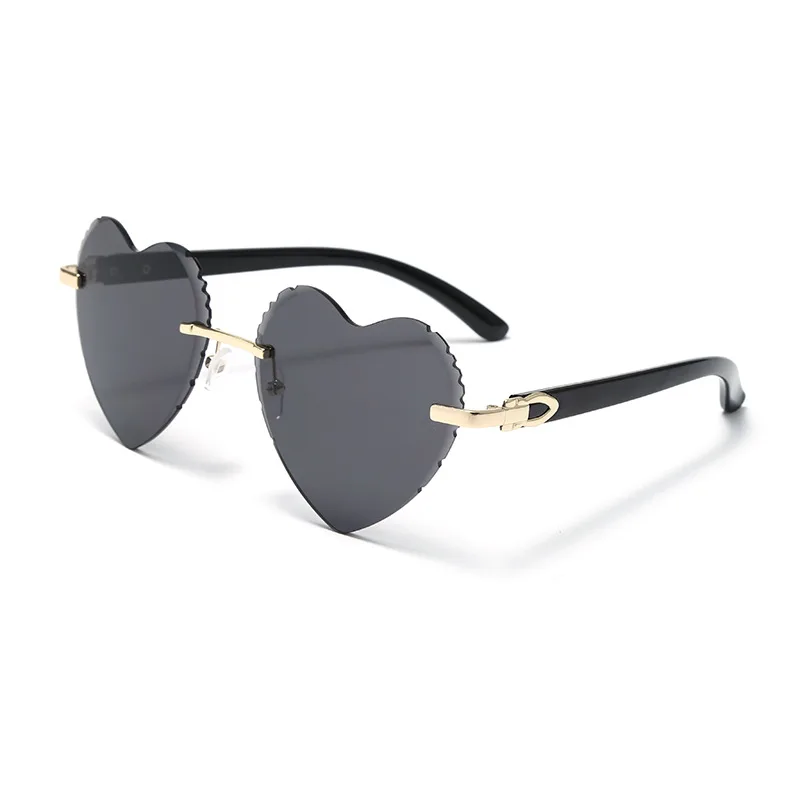 Women's New Personality Fashion Wear Heart-Shaped Sunglasses - Grey