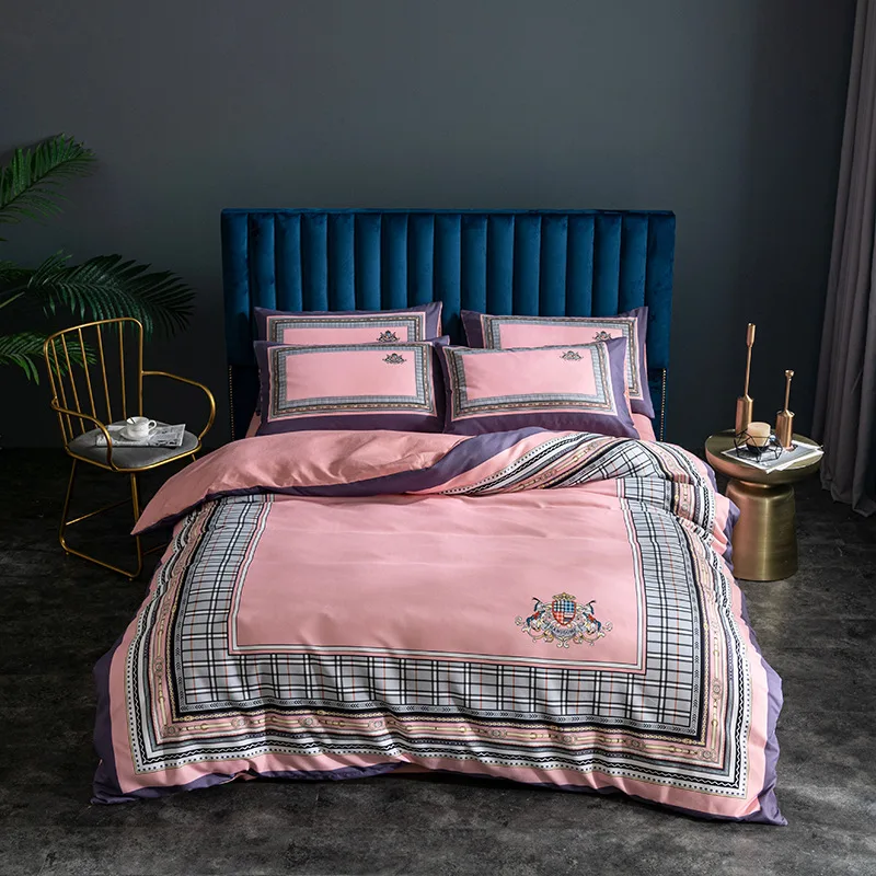 Skin-friendly Large Four-piece Bed Sheet - Simple Love Powder