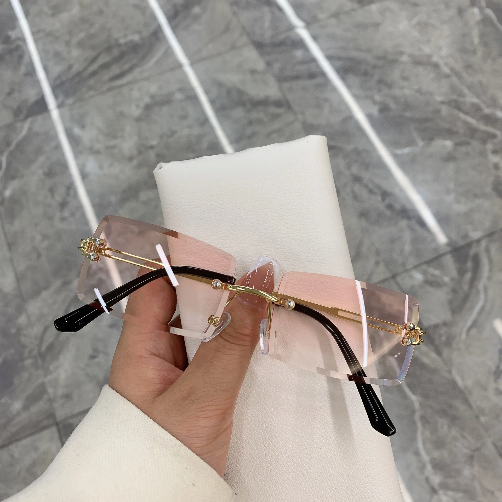 Women's Rimless Transparent Fashion Light Sunglasses - Gold Frame Progressive Pink