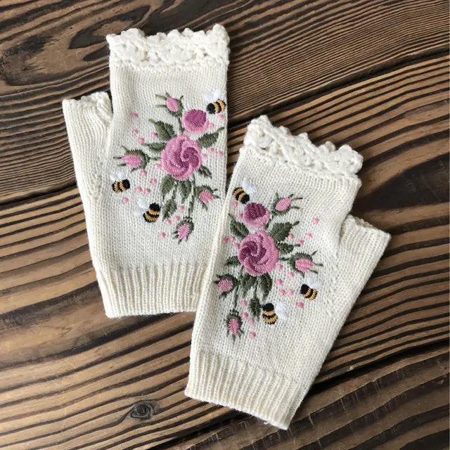 Embroidered Ladies Warm Gloves Bee Floral Knit - White