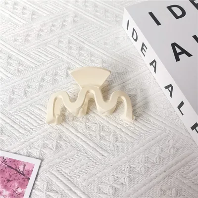 plain matte wavy claw White - Shop at LoveMi