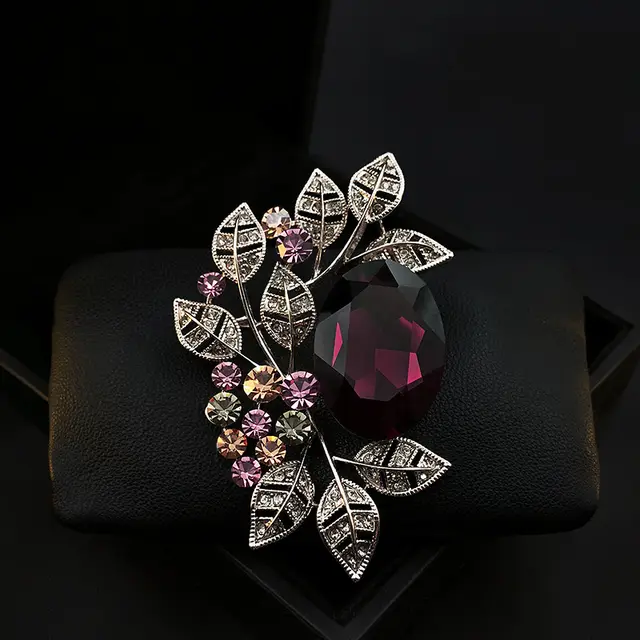 Men's And Women's Fashion French Vintage Atmospheric Brooches Purple - Shop at LoveMi