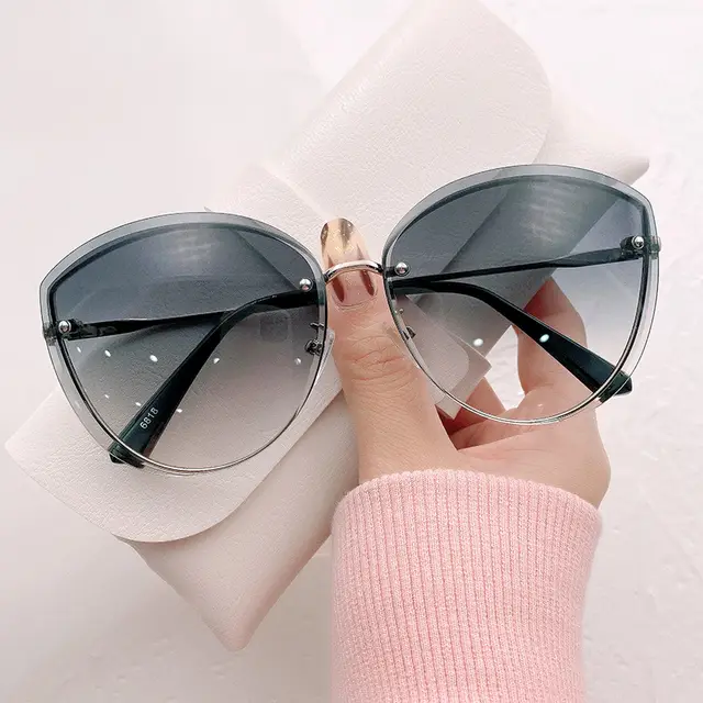 Progressive Color Cut Edge Large Frame Women's Metal Sunglasses UV Protection Silver Frame Double Gray Piece - Shop at LoveMi
