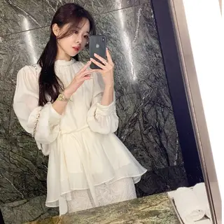 Women's Elegant Long-sleeved Wrinkled Shirt With Slim Waist - Beige