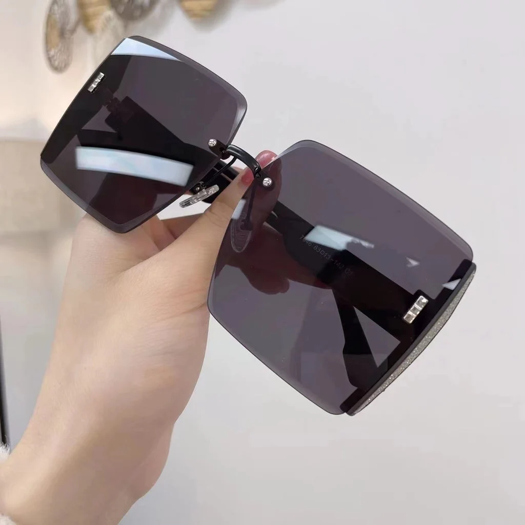 Women's Fashion Large Box Cut Edge Sun Shading Sunglasses - Black