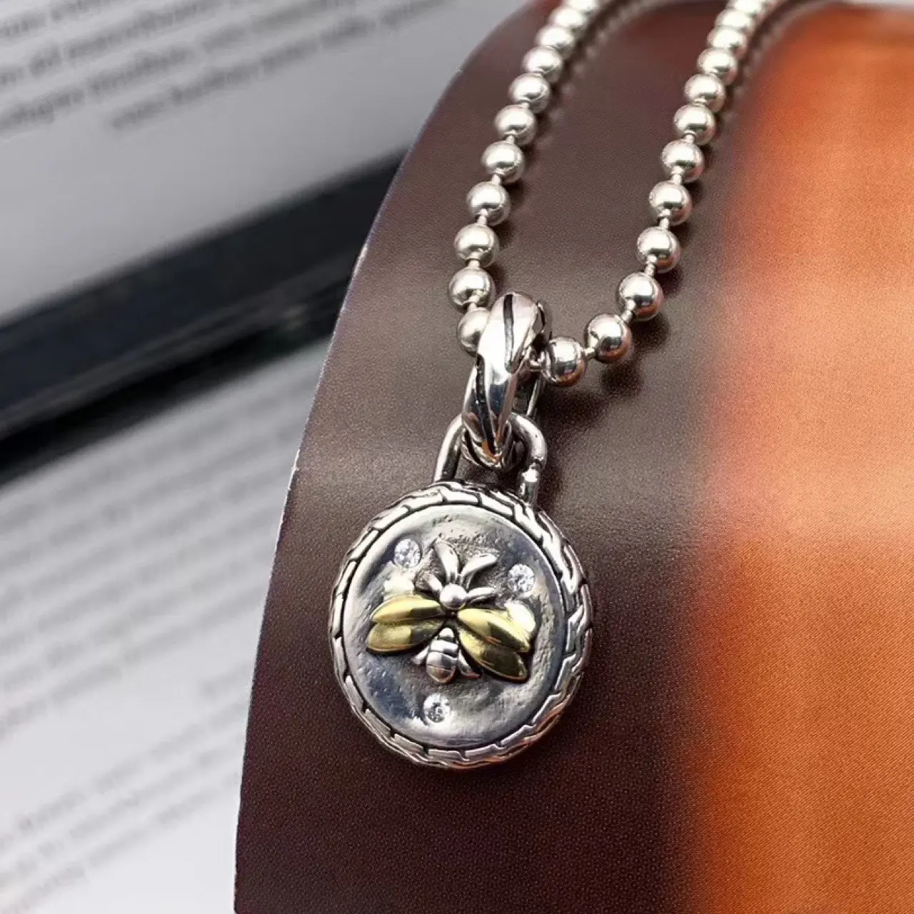 S925 Sterling Silver Cross Circle Pendant - Bee Style