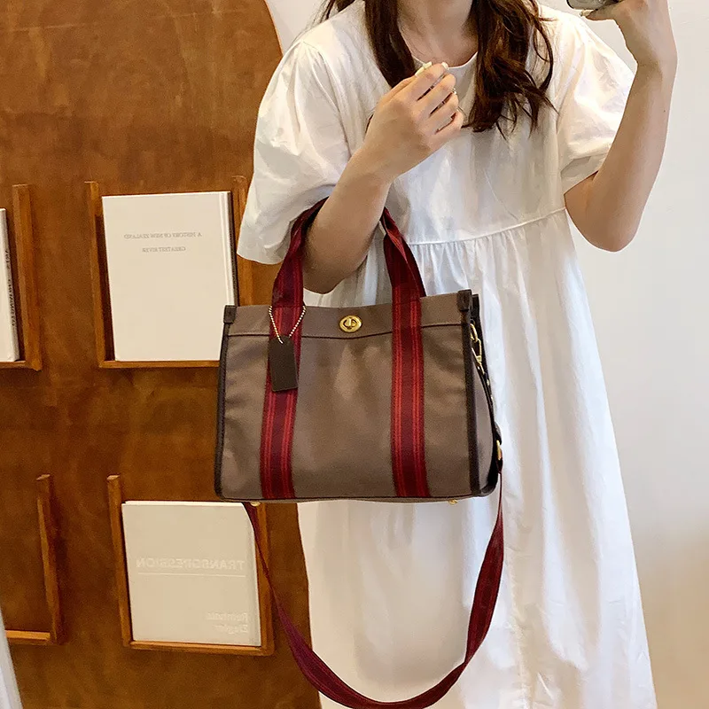 Women's Fashion Casual Large Capacity Canvas Bag - Brown