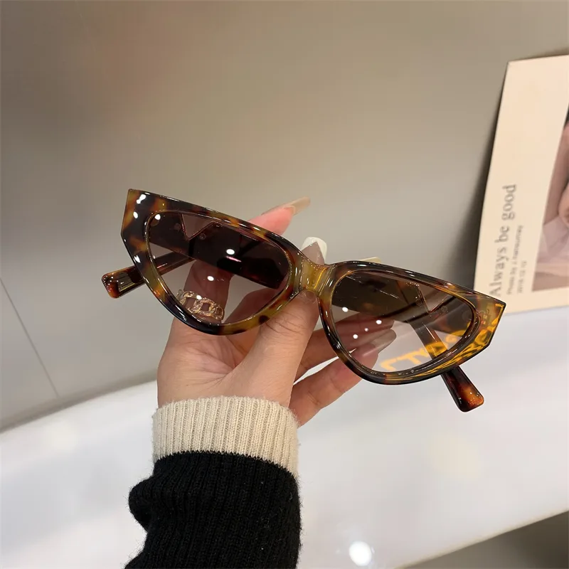 Women's Casual Cat's Eye Large Rim Sunglasses - Leopard Print Tea