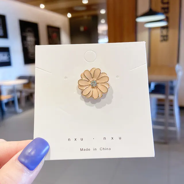 All matching Accessories Cartoon Safety Pin Neckline Decorative Pin Little Daisy Brooch - Shop at LoveMi