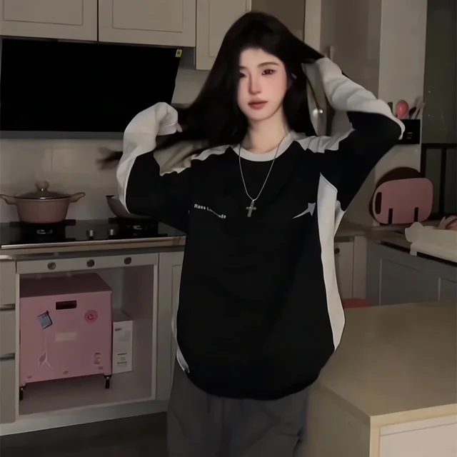 American Retro Design Sense Niche Star Loose Top Black - Shop at LoveMi