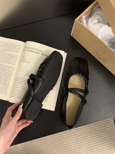 All matching Square Toe Soft Bottom Soft Surface Low Top Retro Mary Jane Shoes Black - Shop at LoveMi