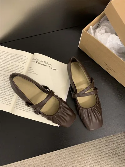 All matching Square Toe Soft Bottom Soft Surface Low Top Retro Mary Jane Shoes Brown - Shop at LoveMi