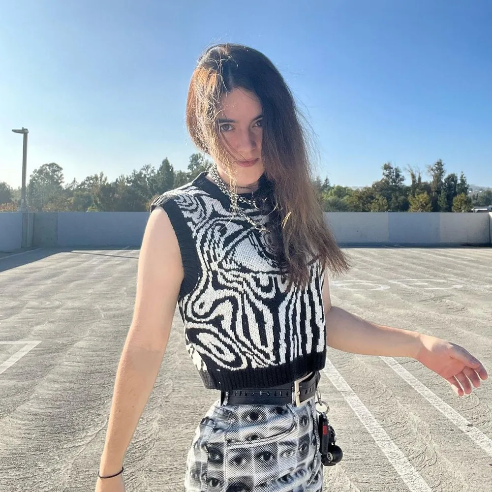 Black And White Color Blocking Abstract Round Neck Vest Image Color - Shop at LoveMi