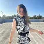Black And White Color Blocking Abstract Round Neck Vest - Image Color