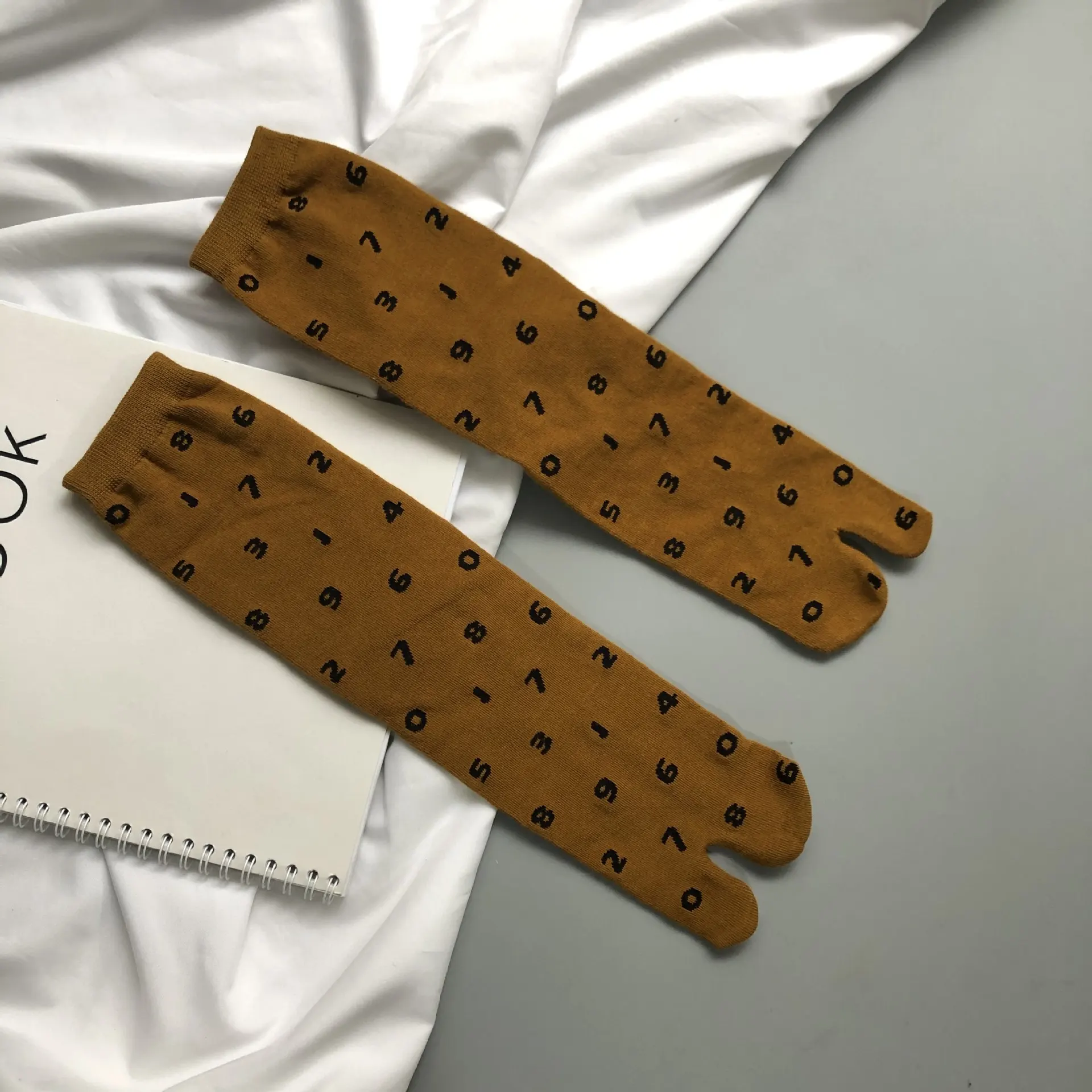 Toe Socks 200-needle Jacquard Combed Cotton For Women - Mustard Number