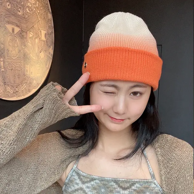Gradient Texture Small Icon Knitted Hat Orange - Shop at LoveMi