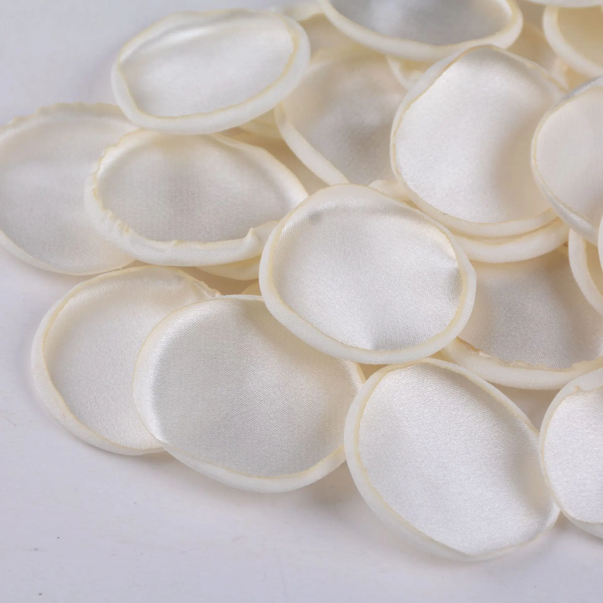 4cm Silk Rose Burnt Edge Petals Wedding Glowing Cream Powder Laminate - 5 Beige