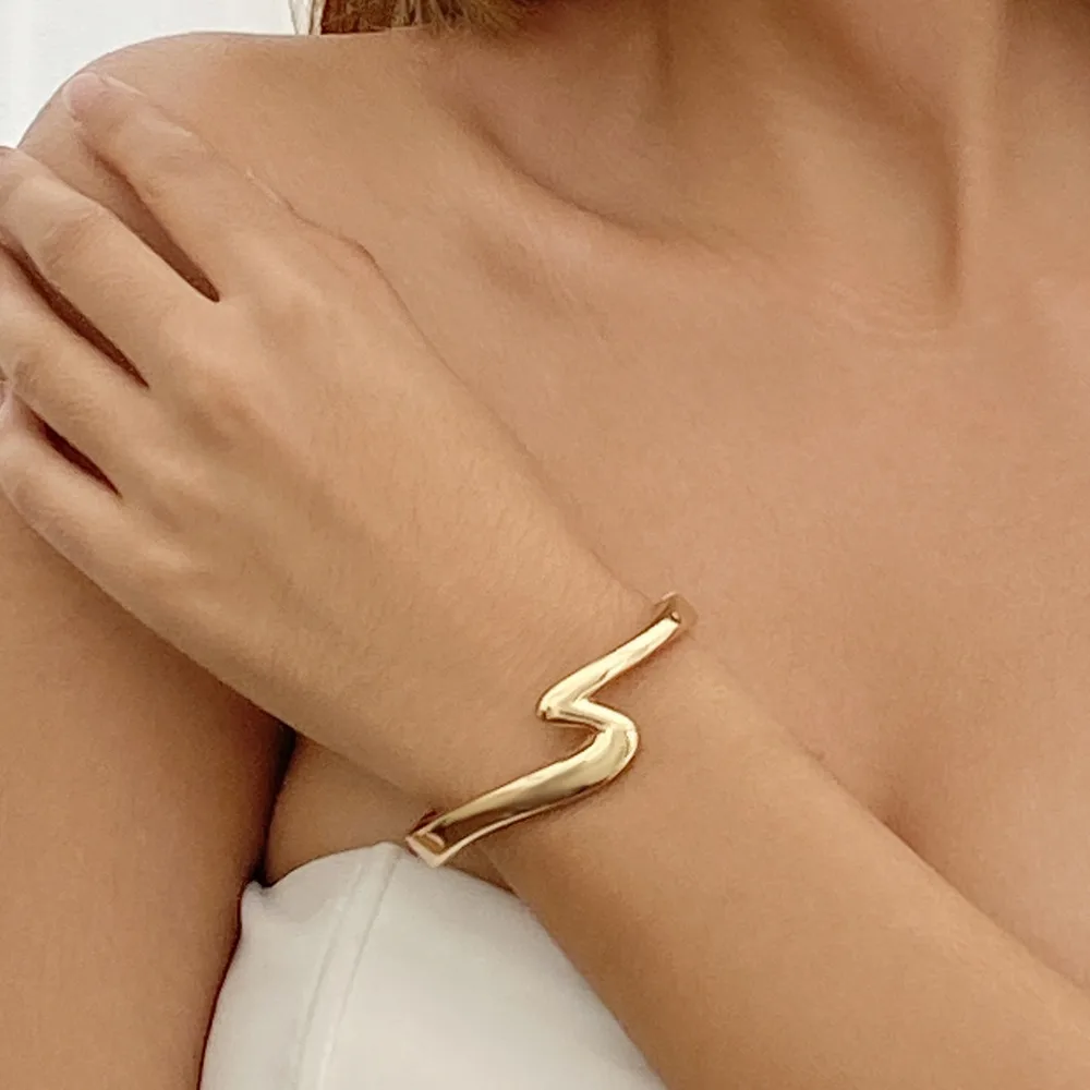 Design Curved Z shaped Glossy Spring Bracelet Gold 2390 - Shop at LoveMi