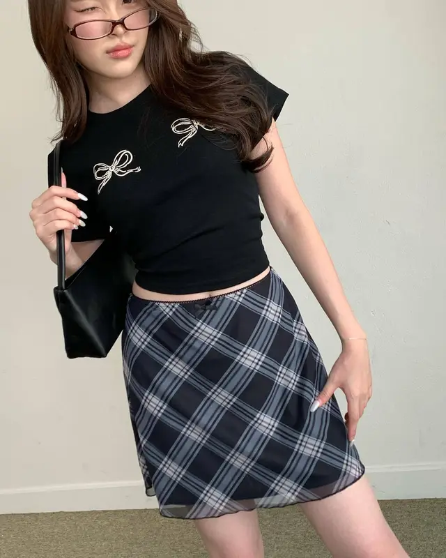 Women's Printed Short sleeved Slim fit Fashion Tops T shirt Black Small Flower - Shop at LoveMi