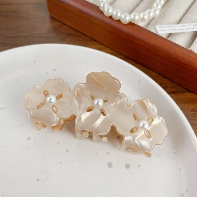 Beautiful Clover Acetate Grip Pearl Dopamine Temperament Personality Shark Clip Simple And Light Luxury Style Brown 8.5Cm - Shop at LoveMi