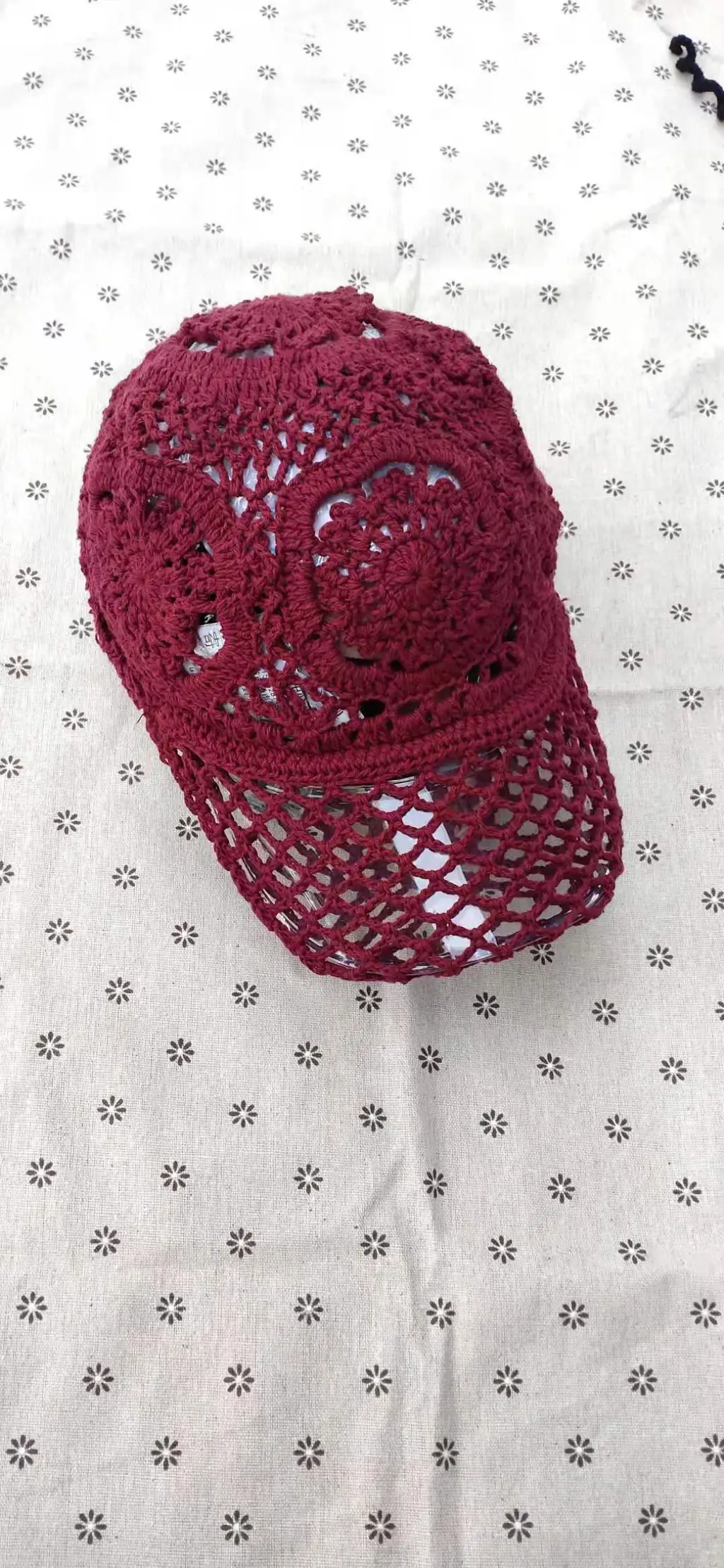 Niche Women's Hand-woven Cotton Thread Hollow Cap - Wine Red