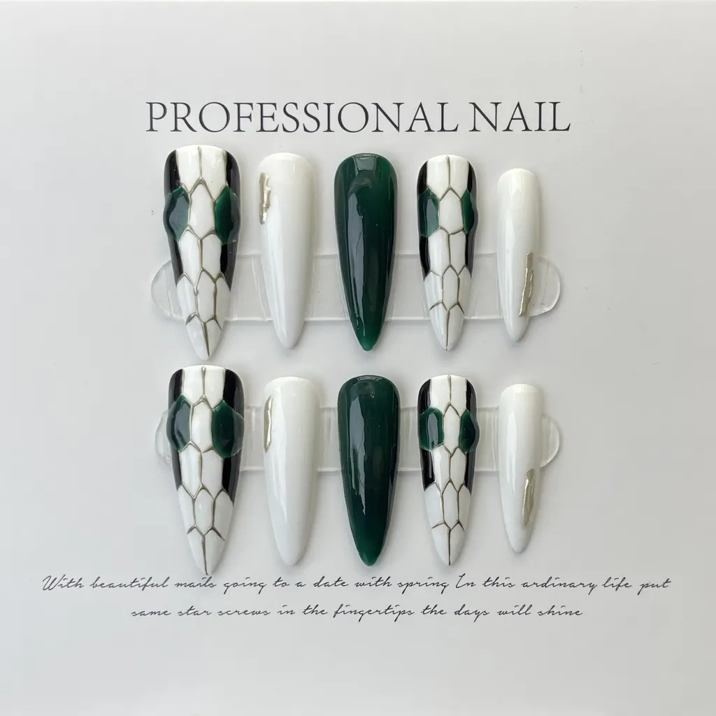 Wearing Nail Snake Head Manicure Advanced - Small Size S