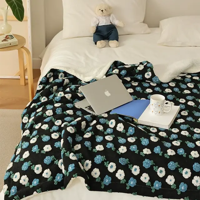 Thickened Warm Korean Jacquard Lamb Blanket Coral Fleece Leisure Blanket In Autumn And Winter Soft Waxy Blanket Girl Heart Multifunction Lunch Brea... - Shop at LoveMi