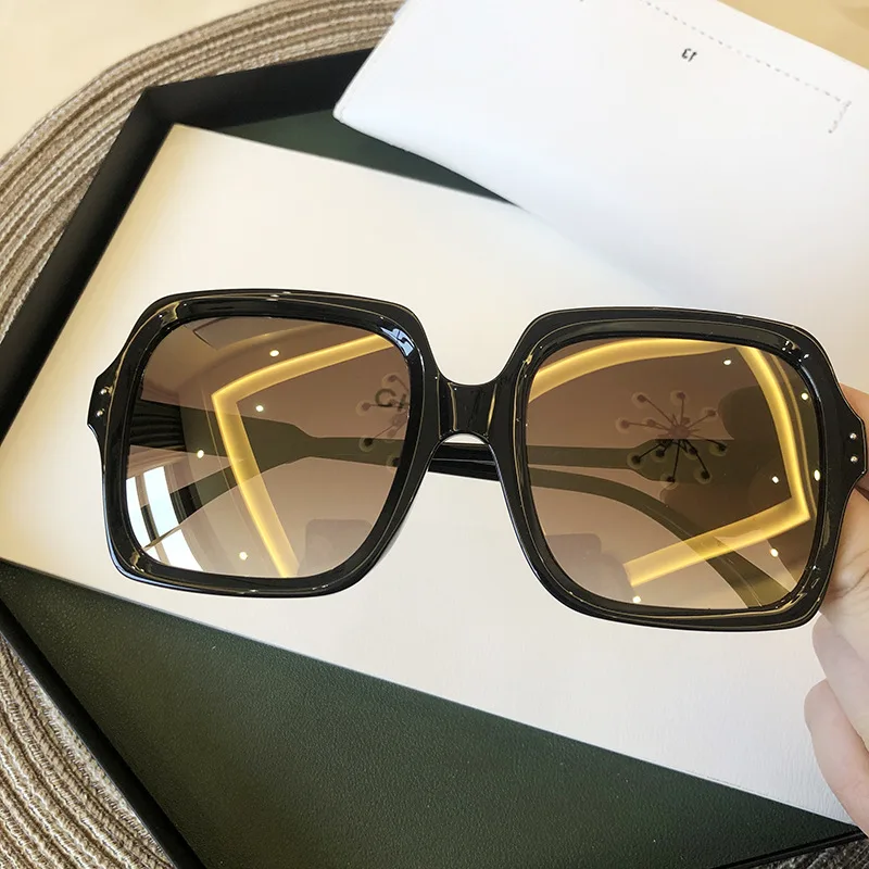 Retro White Frame Sunglasses Female Korean Version - Black Frame Gold