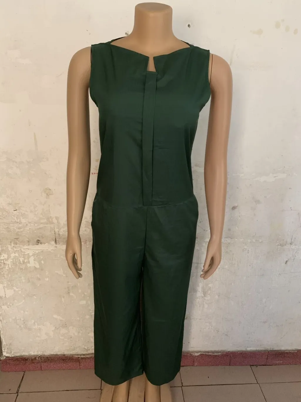 Women's Classic Solid Color Sleeveless Jumpsuit - Green