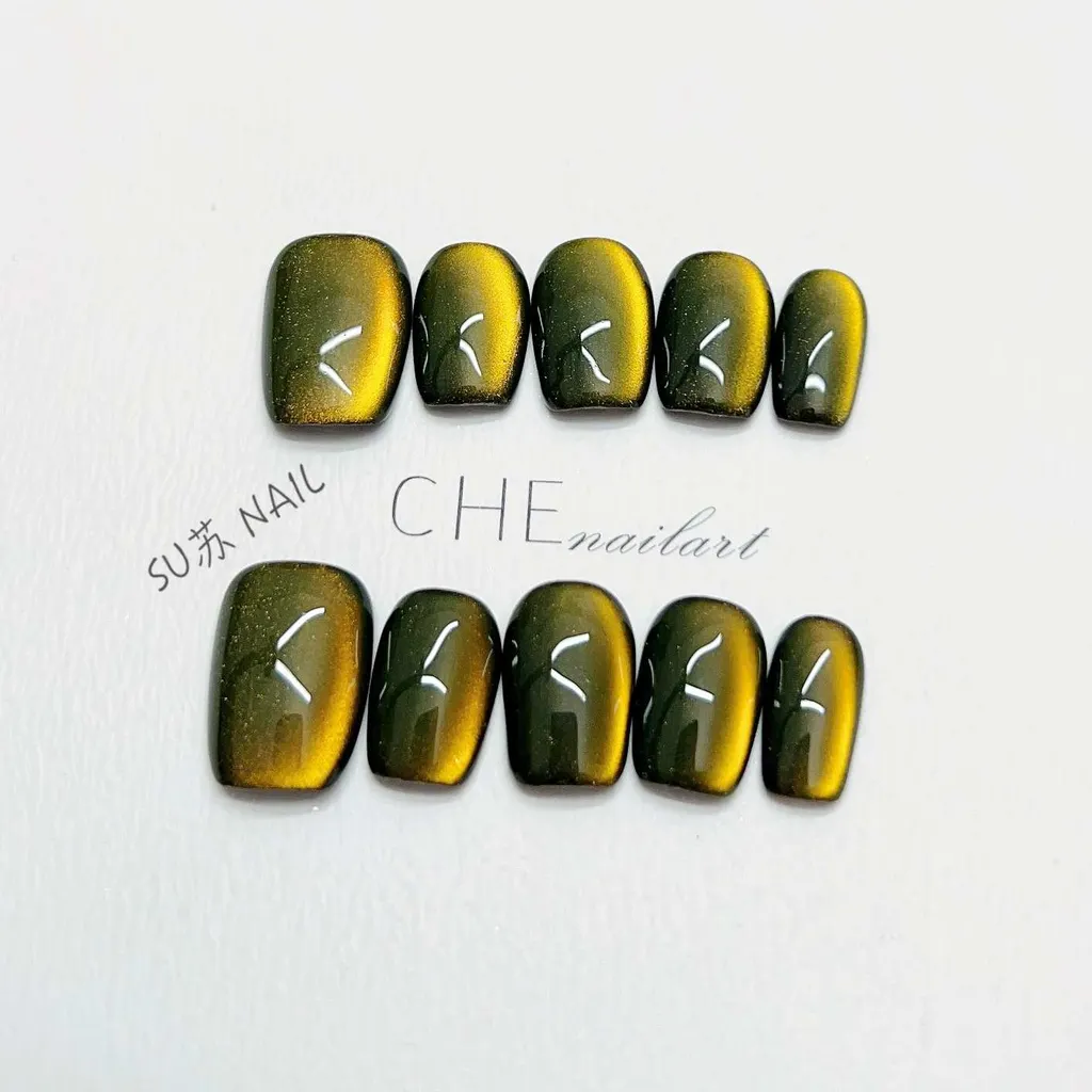 Dark Green Cat Eye Manicure Hand-worn Nail - Short Ladder