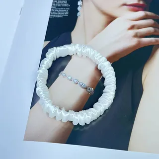 Silk Little Hair Ring Silk Satin Large Intestine Ring Does Not Hurt Traceless Hair Rope - White