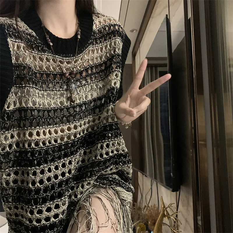 Niche Retro Design Hollow Sleeveless Knitwear - Black