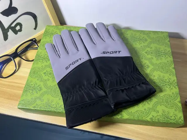 Touch Screen Student Wind proof And Cold Protection Knitted Gloves Thickened Black And Gray - Shop at LoveMi