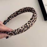 Narrow Light Leopard Print